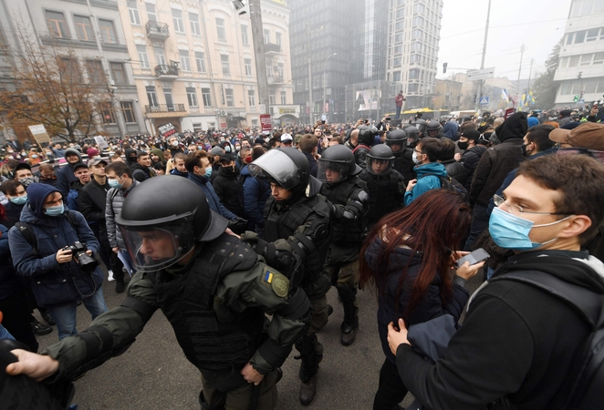 Ukrainiečiai protestuoja prieš antikorupcinių įstatymų blokavimą