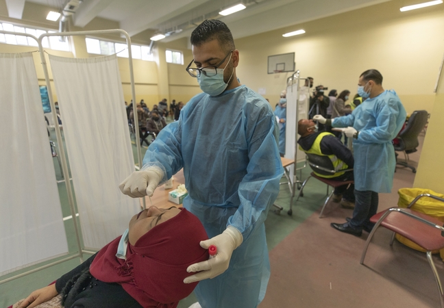Ligoninės palestiniečių teritorijose perpildytos COVID-19 pacientų