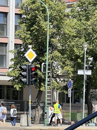 Išmanusis matuoklis perkeltas iš Herkaus Manto gatvės į sankryžą su Tiltų gatve.
