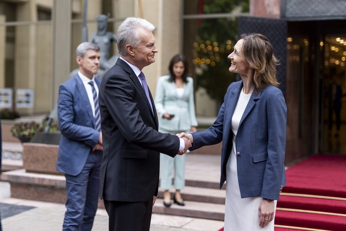 G. Nausėdai įteiktas Lietuvos Respublikos Prezidento pažymėjimas