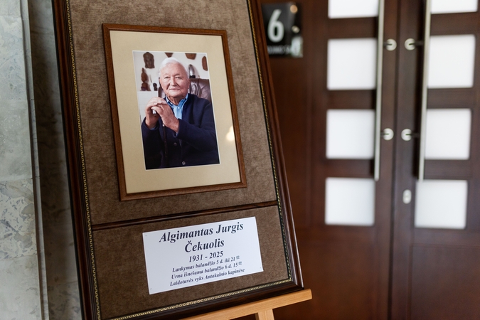 Vilniuje atsisveikinama su Algimantu Čekuoliu