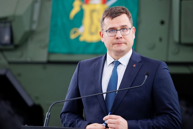 L. Kasčiūnas tikisi spalį apsispręsti dėl vikšrinių šarvuočių pirkimo