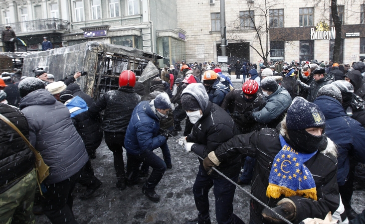 Ukrainoje per policijos ir protestuotojų susirėmimus sužeisti 35 žurnalistai
