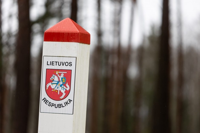 Pasieniečiai prie sienos su Baltarusija praėjusią parą apgręžė dešimt migrantų