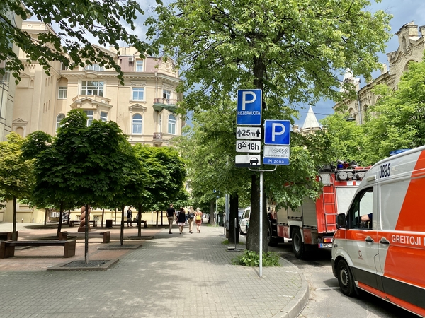 Aliarmas Vilniuje: dėl pranešimų apie sprogmenis teko evakuoti LNK bei STT darbuotojus ir lankytojus
