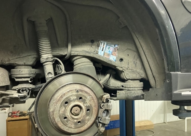 Nuo dujų balionų iki variklio – kontrabandininkai paverčia automobilius važiuojančiomis slėptuvėmis