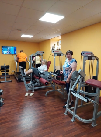 Užsiėmimai: 70 neįgaliųjų galėjo sportuoti treniruoklių salėje, jiems pratybas parinko kvalifikuoti treneriai.