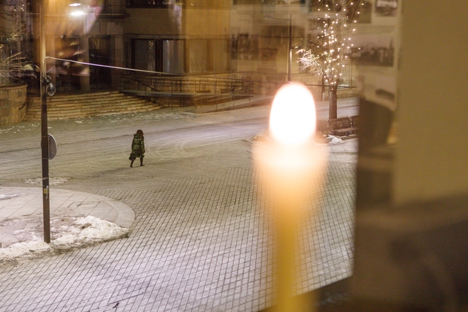 Sausio 13-osios žvakutės languose