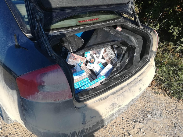 Lazdijų rajone pasieniečiai sulaikė rūkalus gabenusią sutuoktinių porą 