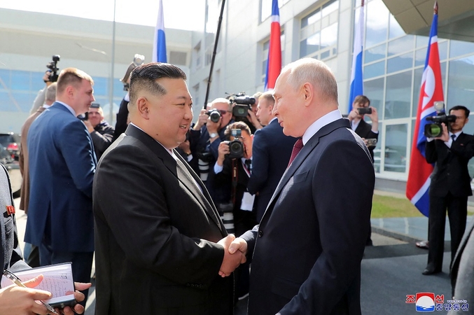 Kremlius: V. Putinas rengiasi vykti oficialaus vizito į Šiaurės Korėją 