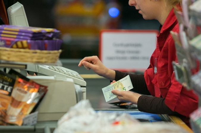Tyrimas: beveik dešimtadaliui Lietuvos gyventojų trūksta pinigų maistui
