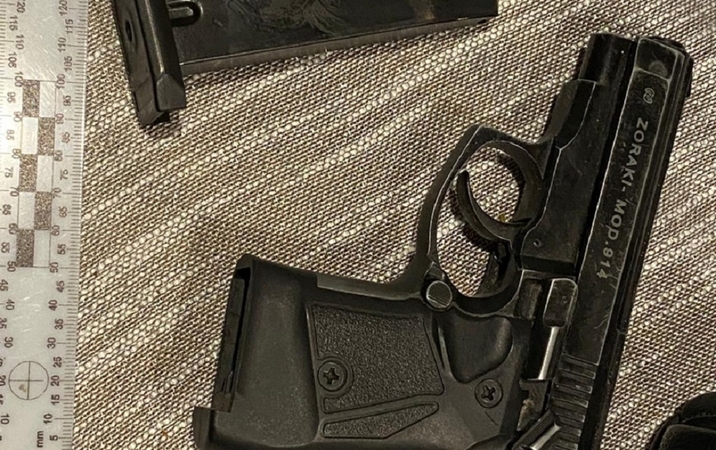 Po muštynių lošimų automatų salone – policijos kratos: pas kaltininkus rado narkotikų ir šaudmenų