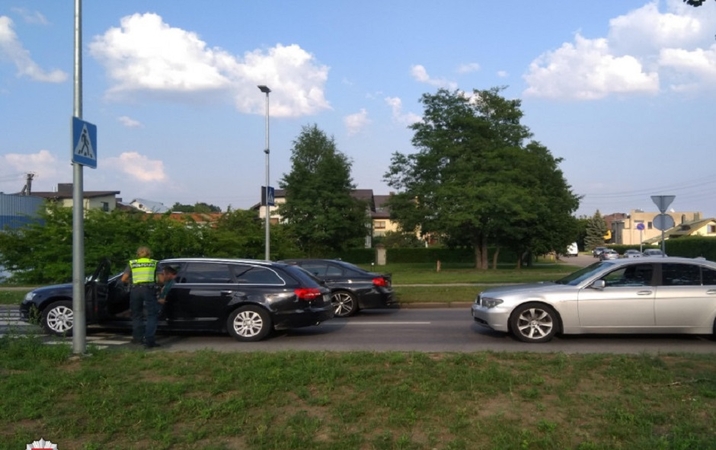 Praėjusi para keliuose: žuvo vienas žmogus, sužeista dešimt