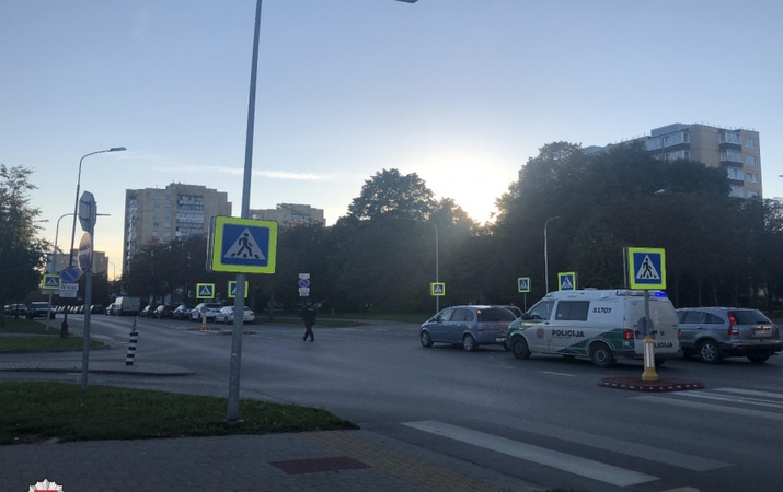 Praėjusią parą eismo įvykiuose nukentėjo devyniolika žmonių, tarp jų – keturi nepilnamečiai