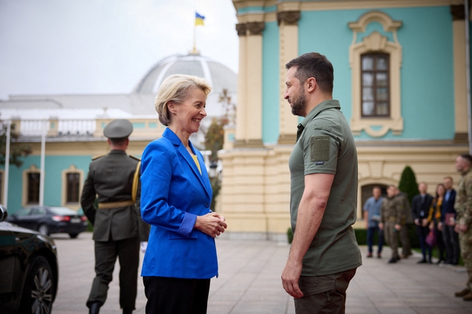 Kyjive viešinti U. von der Leyen: ES rems Ukrainą tiek ilgai, kiek reikės