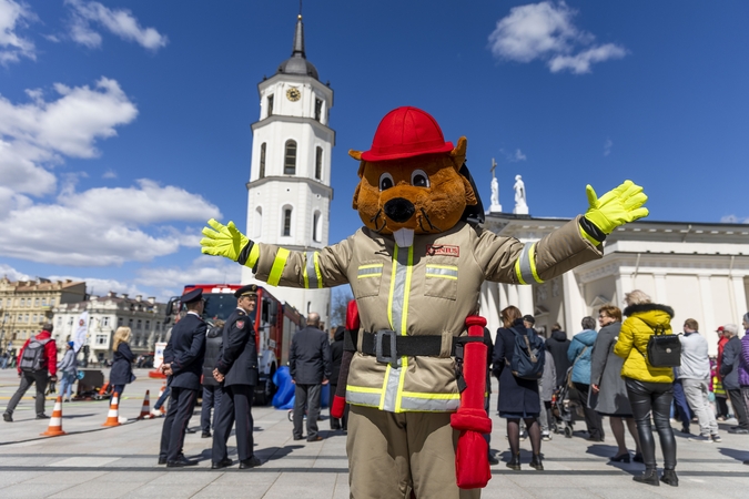 Vilniuje sutikta Ugniagesių diena: kaip atrodo gelbėtojo kasdienybė?