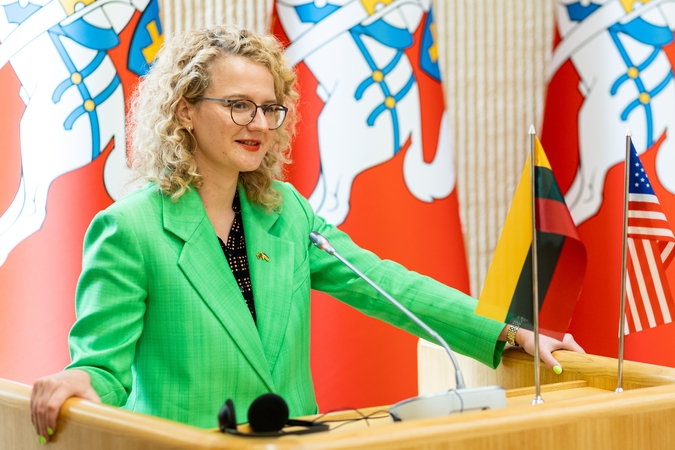 A. Armonaitė siūlo automatiškai atidėti mokesčius energijai imlioms įmonėms