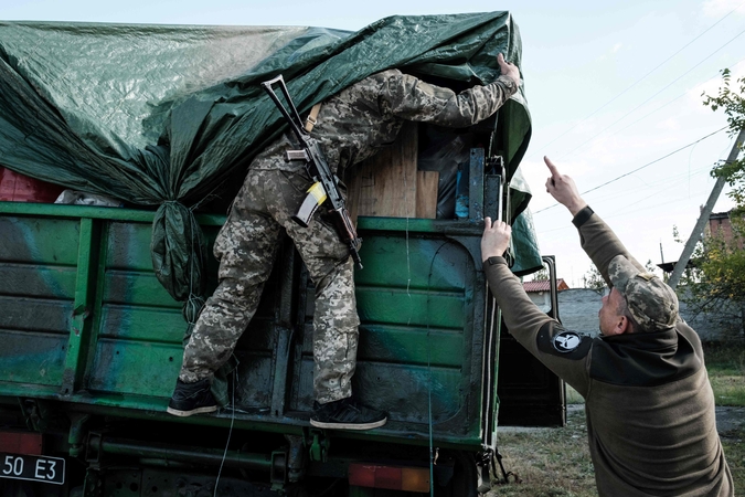 Europos Sąjunga apmokys iki 15 tūkst. ukrainiečių karių
