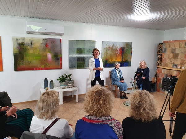 Molėtų rajone atsidariusioje „Giedroje galerijoje“ eksponuojama B. Purlienės ir G. Purlytės kūryba