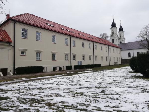 Baigti tvarkyti Marijampolės Marijonų vienuolyno fasadai ir stogas