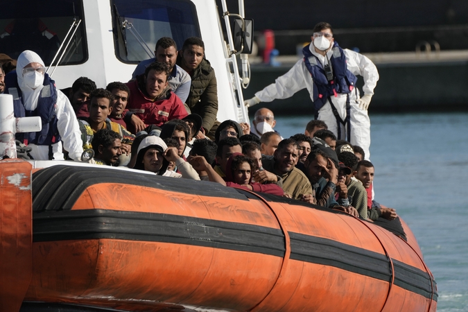 Migrantai į Europą plukdomi prabangiomis jachtomis: už kelionę pakloja virš 8 tūkst. dolerių