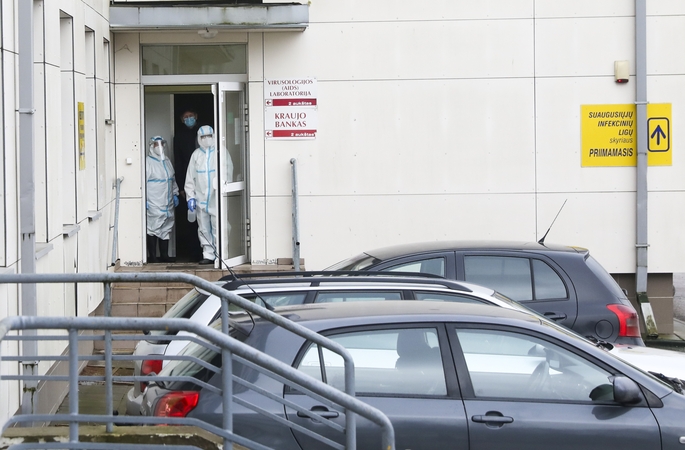 Nors lėtokai, koronavirusas traukiasi ir iš didžiųjų šalies savivaldybių