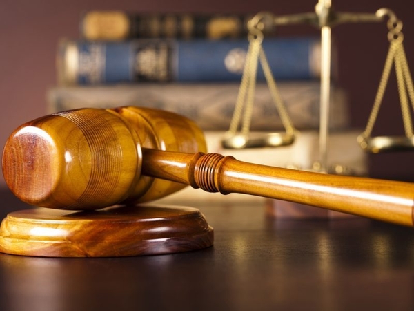 Teisme – vogtą žemės ūkio techniką pardavinėję penki vyrai