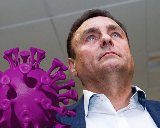 Nors P. Gražulis tikino, kad sirgdamas COVID-19 sukosėjo vos keletą kartų, kolegos tikina kitaip