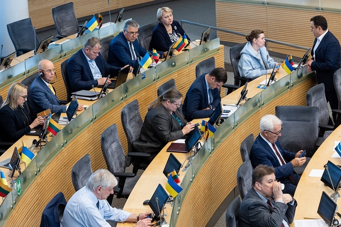 Seimas priėmė svarstyti bankų solidarumo mokesčio projektą 