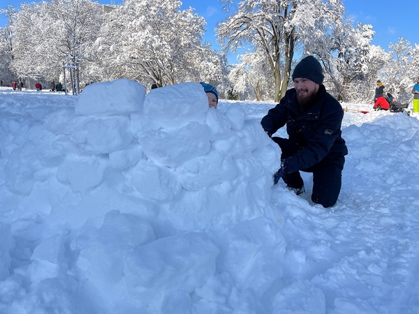 Miunchene atnaujinti skrydžiai, traukinių eismas dėl sniego vis dar sutrikdytas