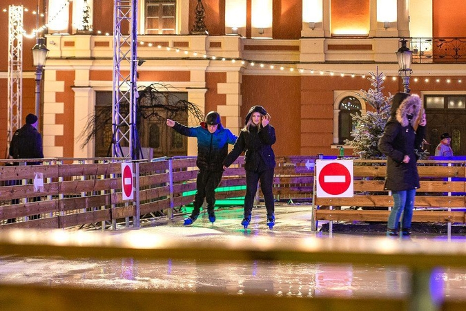 Apmaudas: baltas šventes šiemet matėme ir vis dar matysime tik atvirukuose.