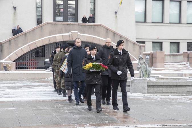 Gėlių padėjimas prie „Laisvės“ paminklo ir Nežinomo kareivio kapo
