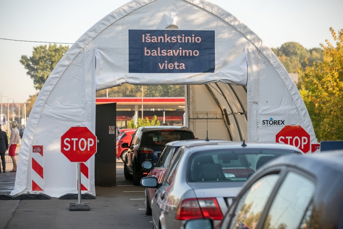 Vilniuje – naujas balsavimo punktas: galima balsuoti neišlipus iš mašinos