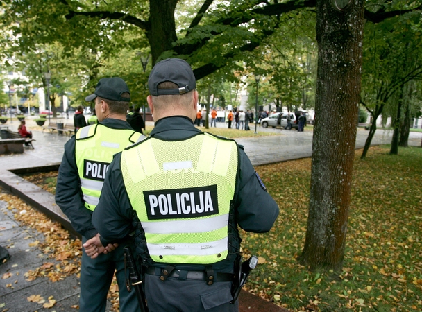 Girtas lentvariškis sumušė du policininkus