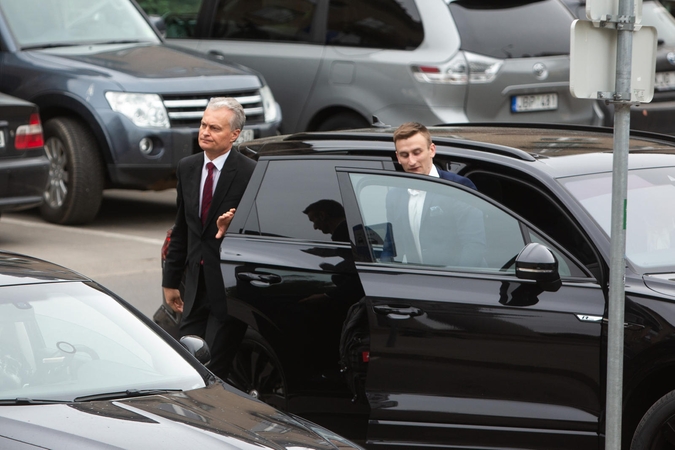 Naujai išrinktą prezidentą G. Nausėdą jau saugo apsauga