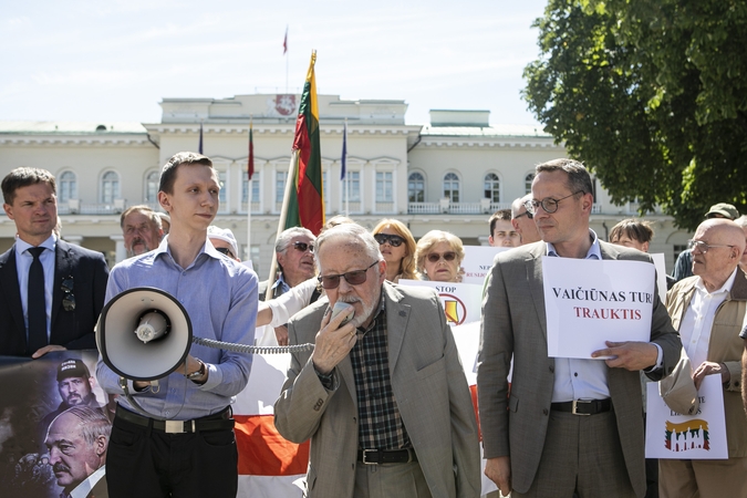Mitinguotojai ragino G. Nausėdą laikytis principinės pozicijos dėl Astravo AE