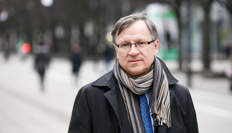 Seimo narys E. Vareikis nebenori tampyti praeities akmenų