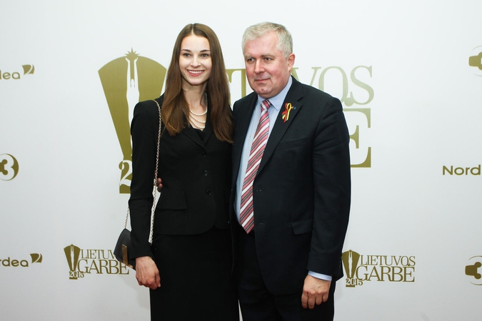 A. Anušauskas su 27 metais jaunesne žmona laukia gandrų