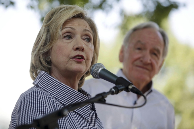 H. Clinton atsikirto J. Bushui dėl Irako