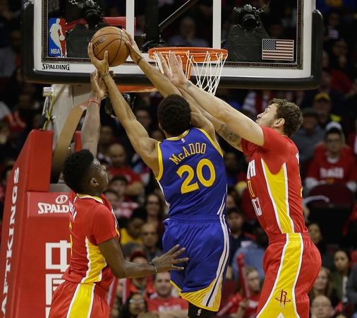 „Rockets“ ekipa su D. Motiejūnu pralaimėjo NBA lygos čempionams