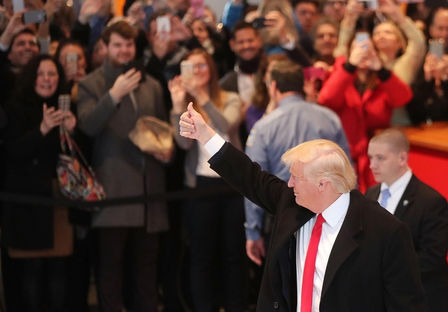 D. Trumpas tvirtina nepainiosiantis darbo prezidento poste ir savo verslo