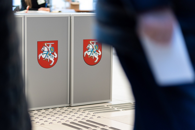 Tęsiasi išankstinis balsavimas merų rinkimų antrajame ture