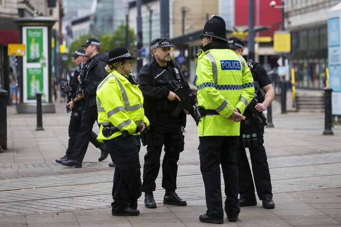 Britų privalumas kovojant su „Islamo valstybe“ – griežta ginklų kontrolė šalyje