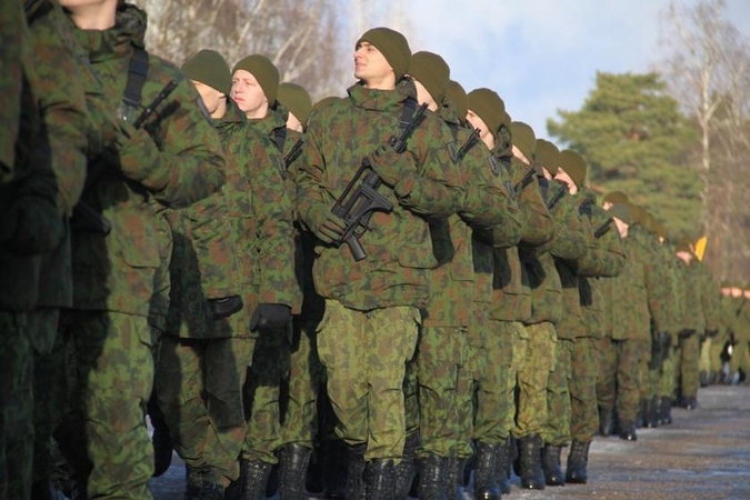 Premjeras tikėjosi daugiau savanorių į karinę tarnybą