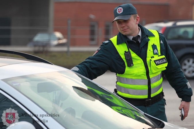 Vilniaus kelių policininkus šiemet bandyta papirkti 57 kartus