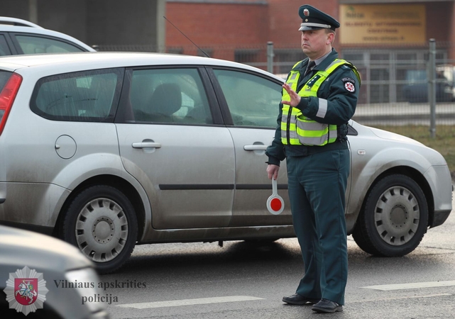 Policijos laimikis:  33 neblaivūs vairuotojai ir 216 nedrausmingų pėsčiųjų