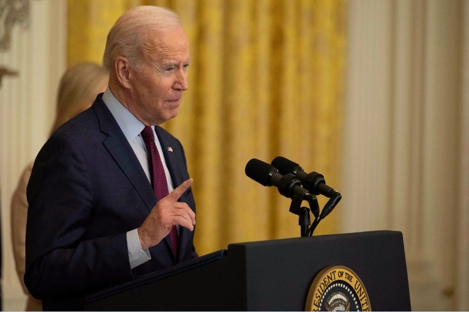 J. Bidenas ragina Rusiją nutraukti karinę ataką Ukrainos atominėje jėgainėje