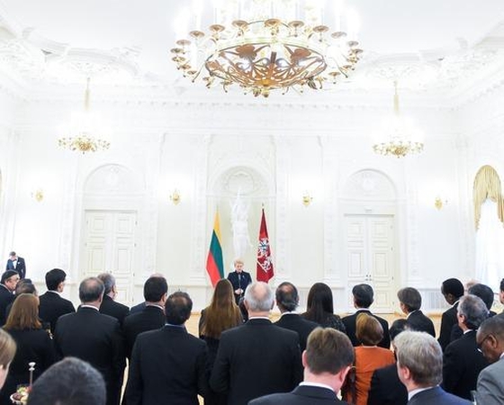 Prezidentė su užsienio ambasadoriais aptarė saugumo ir ekonomikos iššūkius