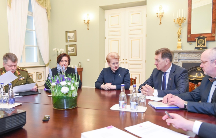 Valstybės gynimo taryba apsisprendė dėl privalomosios karo tarnybos