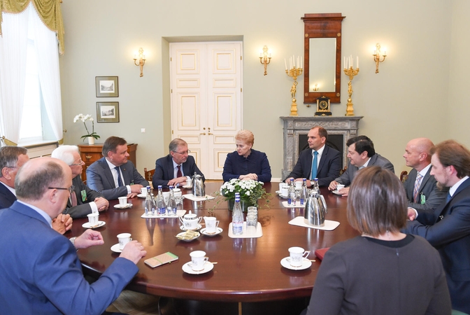 Prezidentūroje – posėdis dėl situacijos NATO ir ES